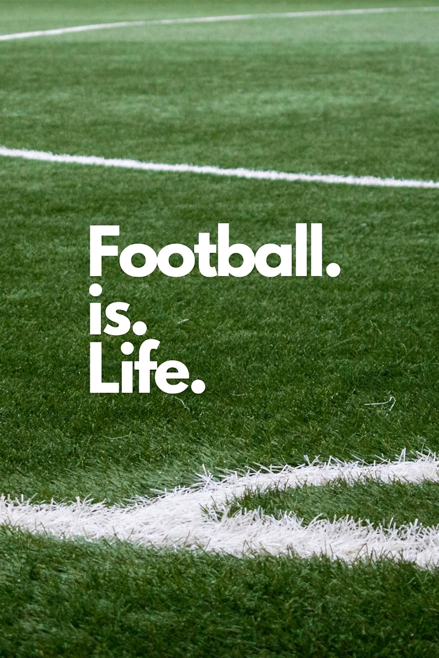 Газон футбольного поля с надписью «Football. is. Life.»